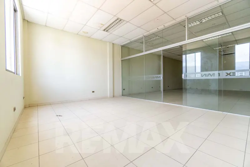 Foto 17 de Edificio Comercial en Alquiler Sobre La Blanco Galindo Km 11½