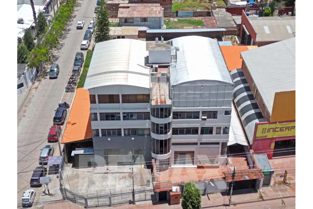 Foto 2 de Edificio Comercial en Alquiler Sobre La Blanco Galindo Km 11½