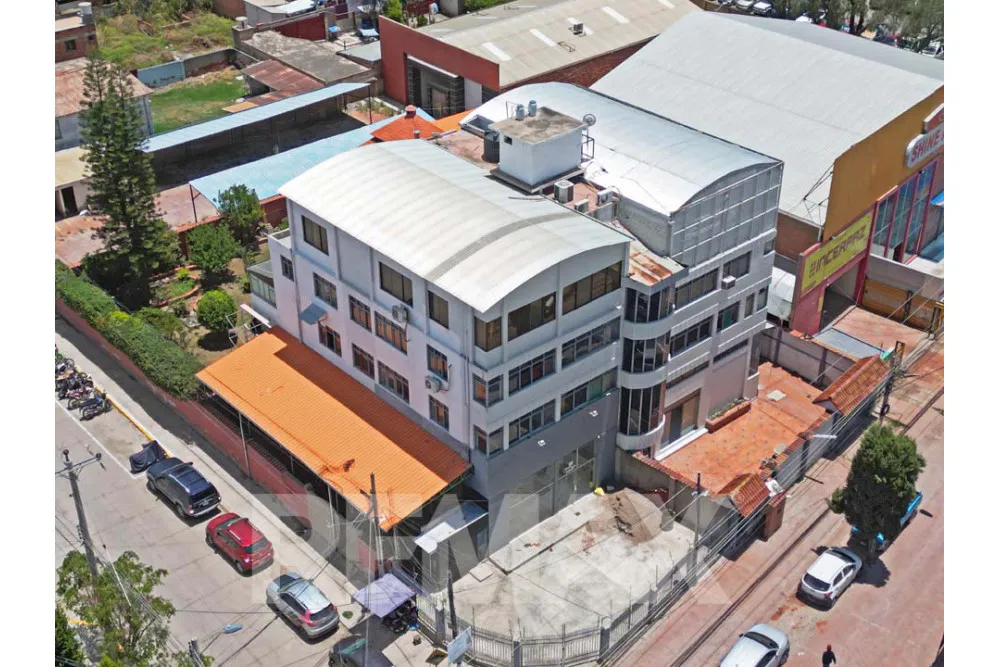 Foto 4 de Edificio Comercial en Alquiler Sobre La Blanco Galindo Km 11½