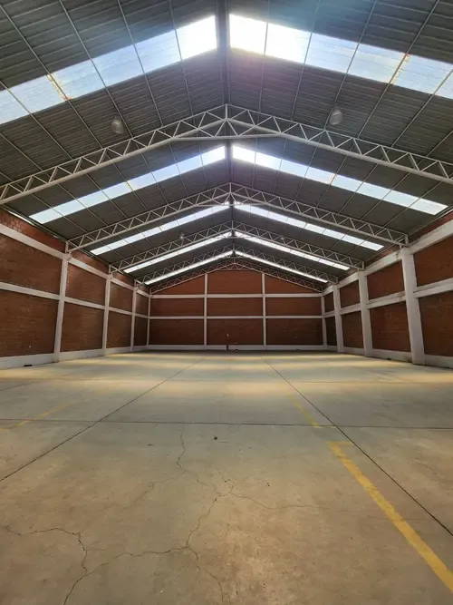 Foto 2 de Galpón Industrial en Alquiler – Av. Tiahuanaco, El Alto