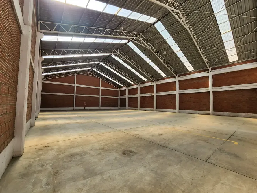 Foto 3 de Galpón Industrial en Alquiler – Av. Tiahuanaco, El Alto
