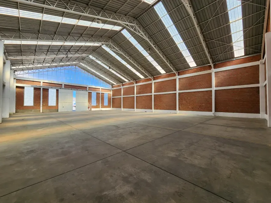 Foto 1 de Galpón Industrial en Alquiler – Av. Tiahuanaco, El Alto