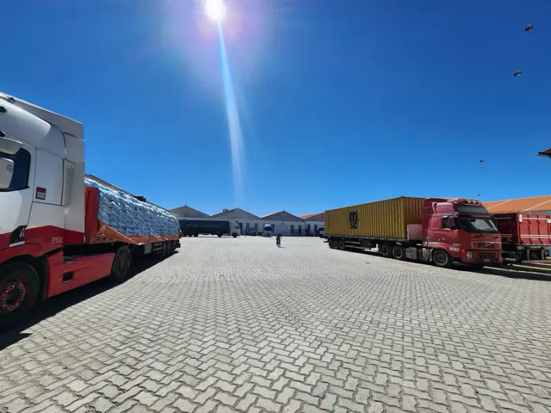 Foto 7 de Galpón Industrial en Alquiler – Av. Tiahuanaco, El Alto