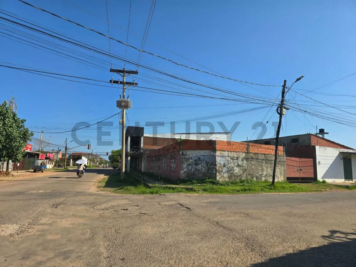 Foto 1 de En Esquina!! Ingresos por Alquileres!