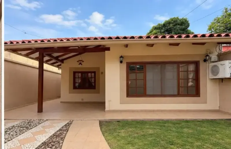 Foto 19 de Casa en Venta a Pasos de La Felcc