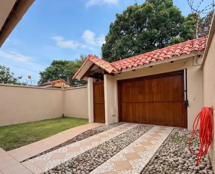 Foto 20 de Casa en Venta a Pasos de La Felcc