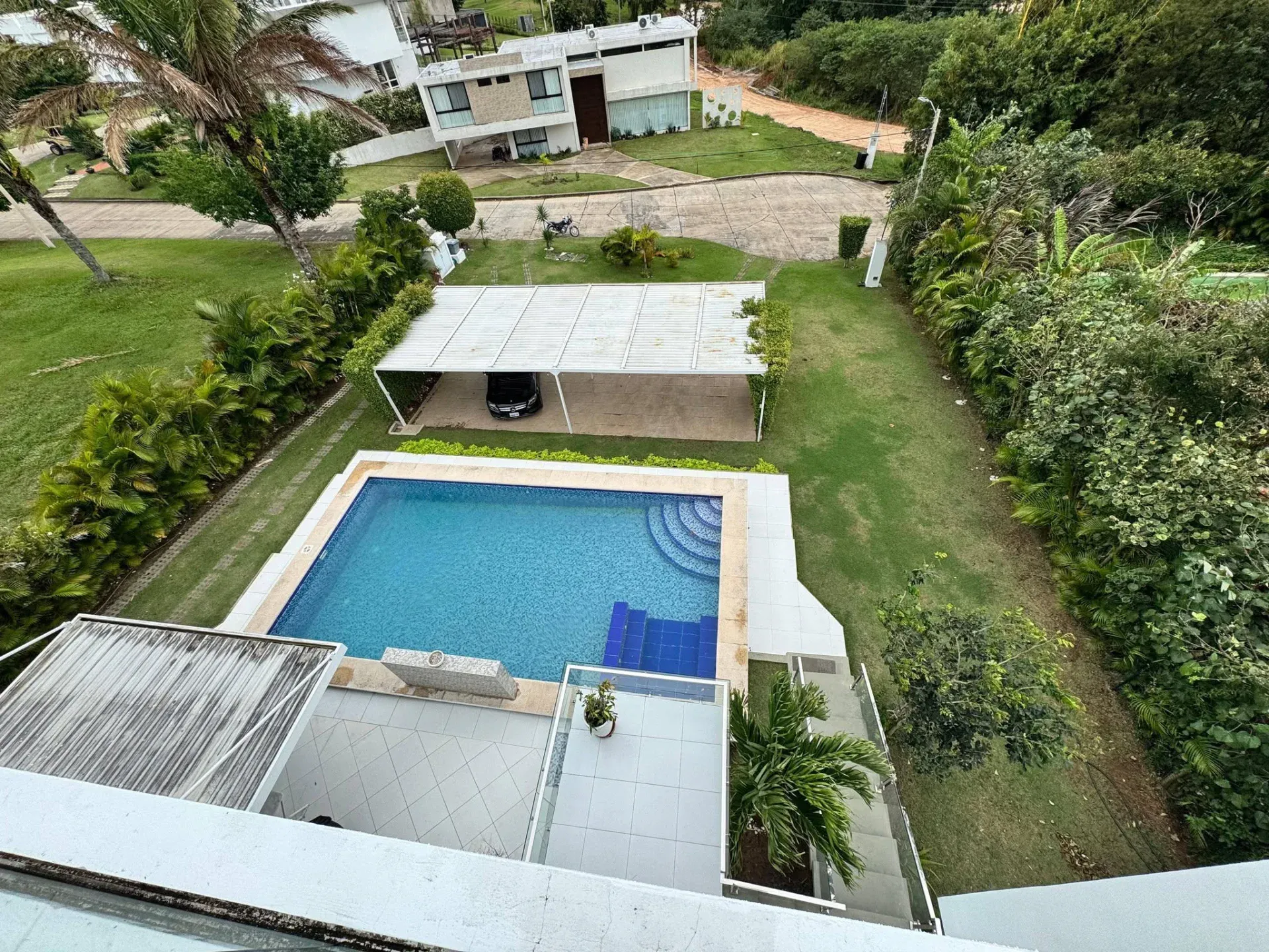 Foto 3 de Lujosa Casa Amoblada en Urubo Golf en Alquiler