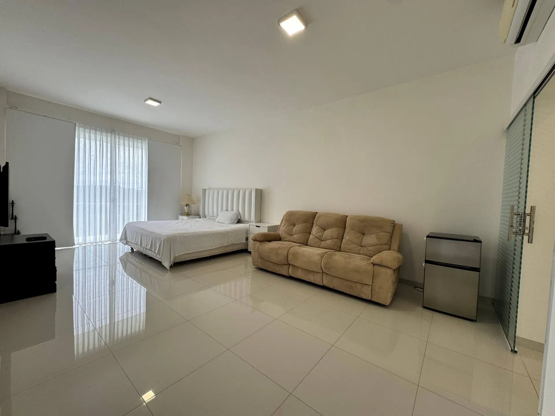 Foto 6 de Lujosa Casa Amoblada en Urubo Golf en Alquiler