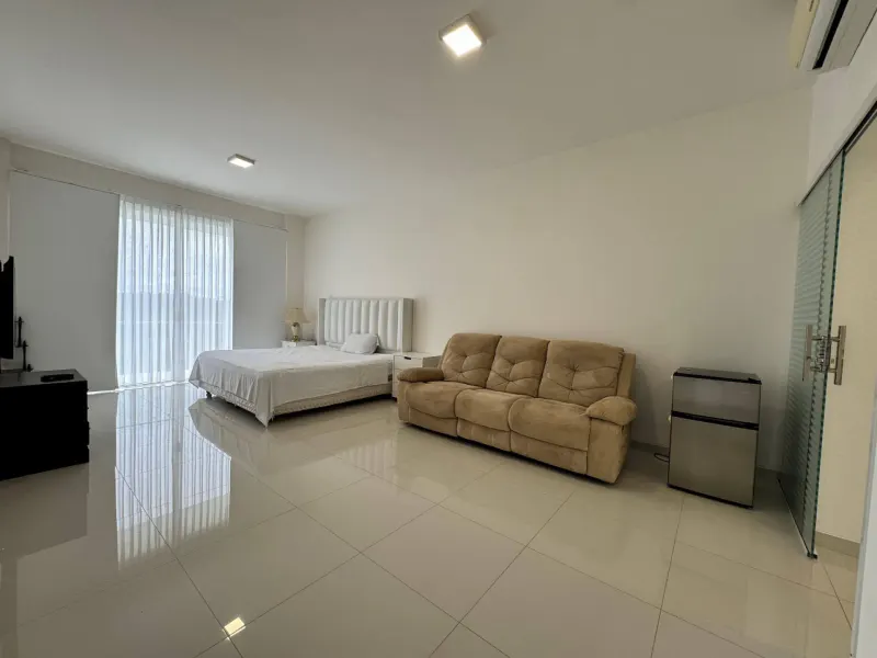Foto 6 de Lujosa Casa Amoblada en Urubo Golf en Alquiler