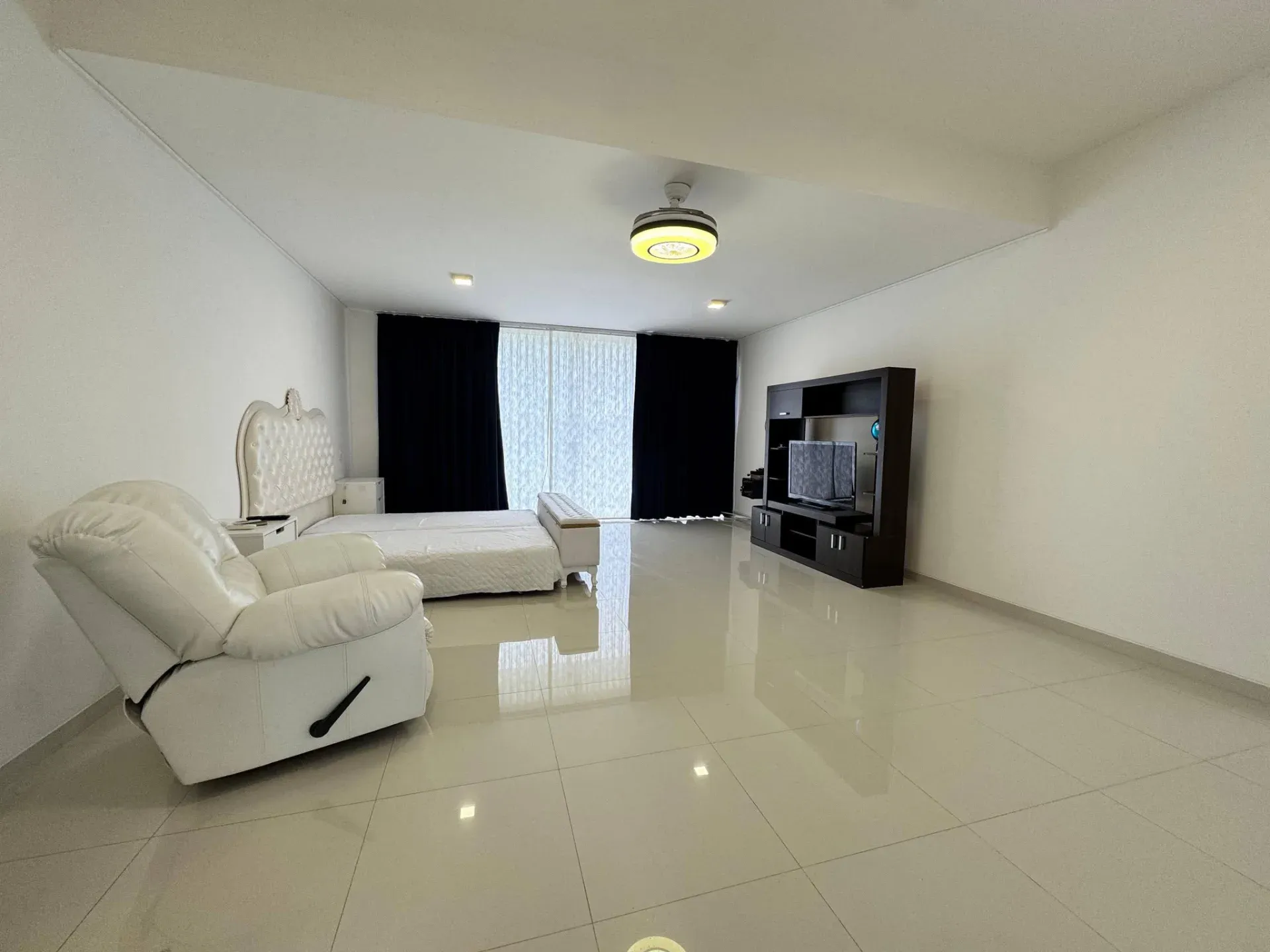 Foto 7 de Lujosa Casa Amoblada en Urubo Golf en Alquiler