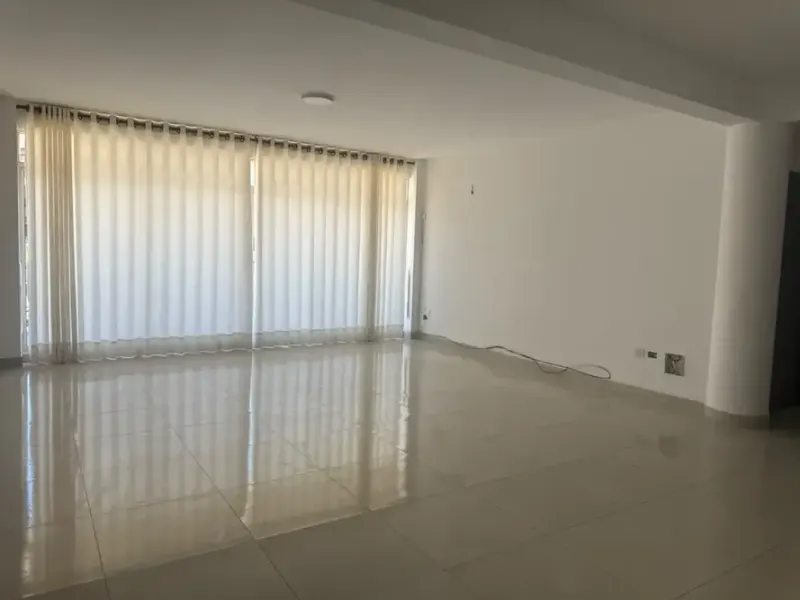 Foto 18 de Departamento de 3 Dormitorios en Alquiler – Zona La Chimba