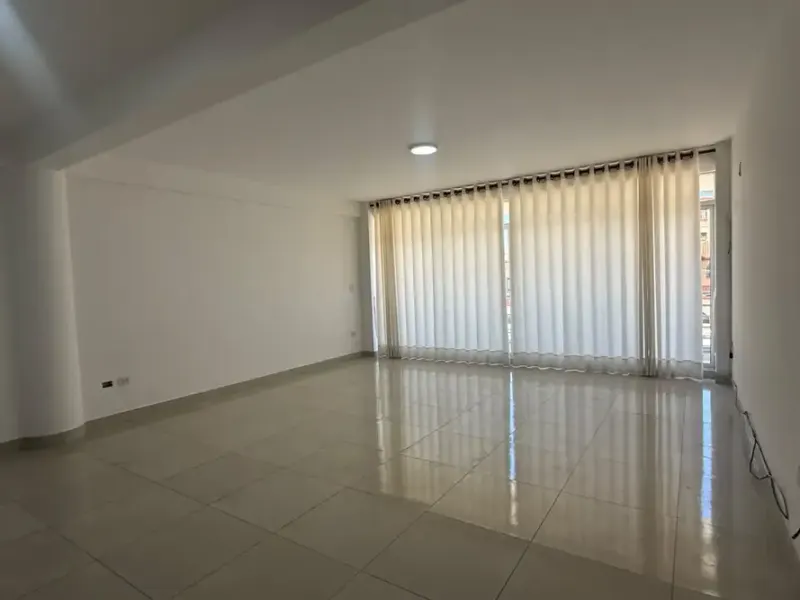 Foto 19 de Departamento de 3 Dormitorios en Alquiler – Zona La Chimba