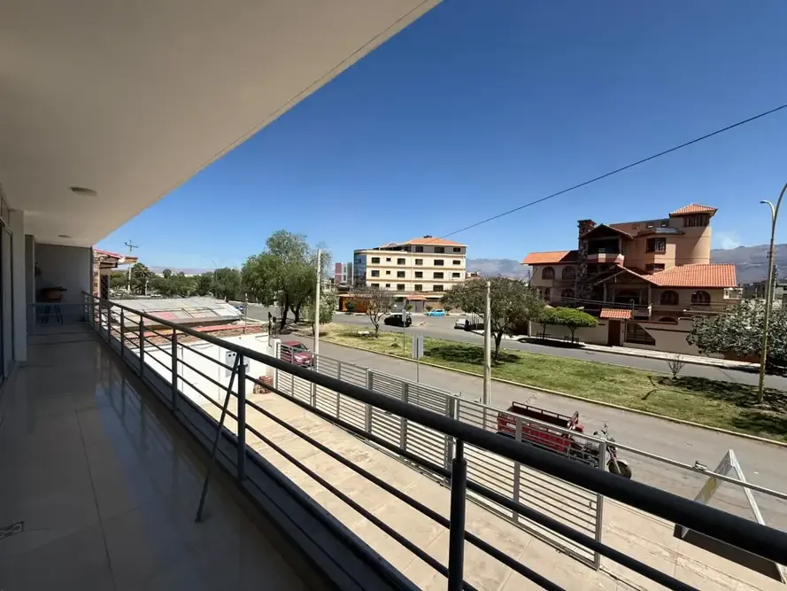 Foto 11 de Departamento de 3 Dormitorios en Alquiler – Zona La Chimba