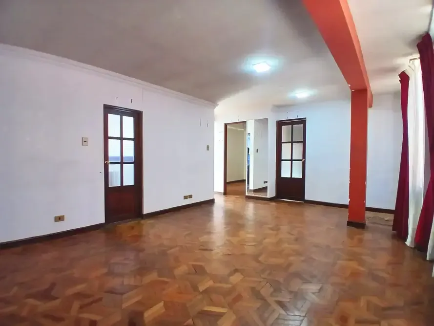 Foto 2 de Alquiler de departamento de 3 dormitorios en el centro de Oruro, 77,21 m²