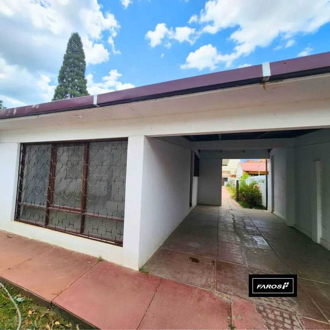 Foto 2 de Casita Como Lote 552 M2 Cuadra Del Tren Metropolitano