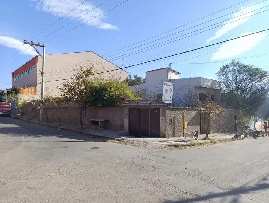 Foto 1 de 🏠 Casa en Esquina con 544 M² de Terreno – Barrio Simón Bolívar