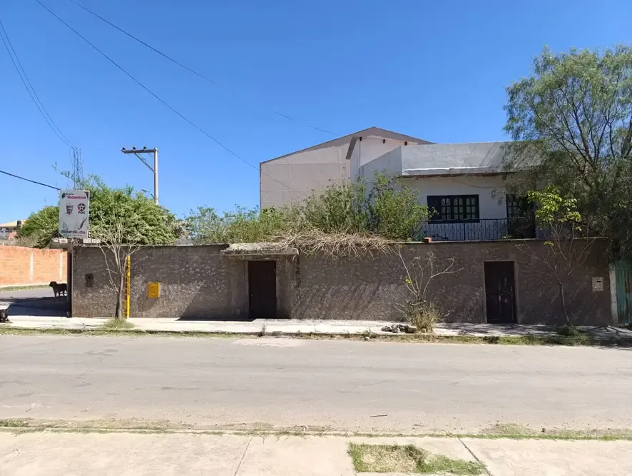 Foto 2 de 🏠 Casa en Esquina con 544 M² de Terreno – Barrio Simón Bolívar