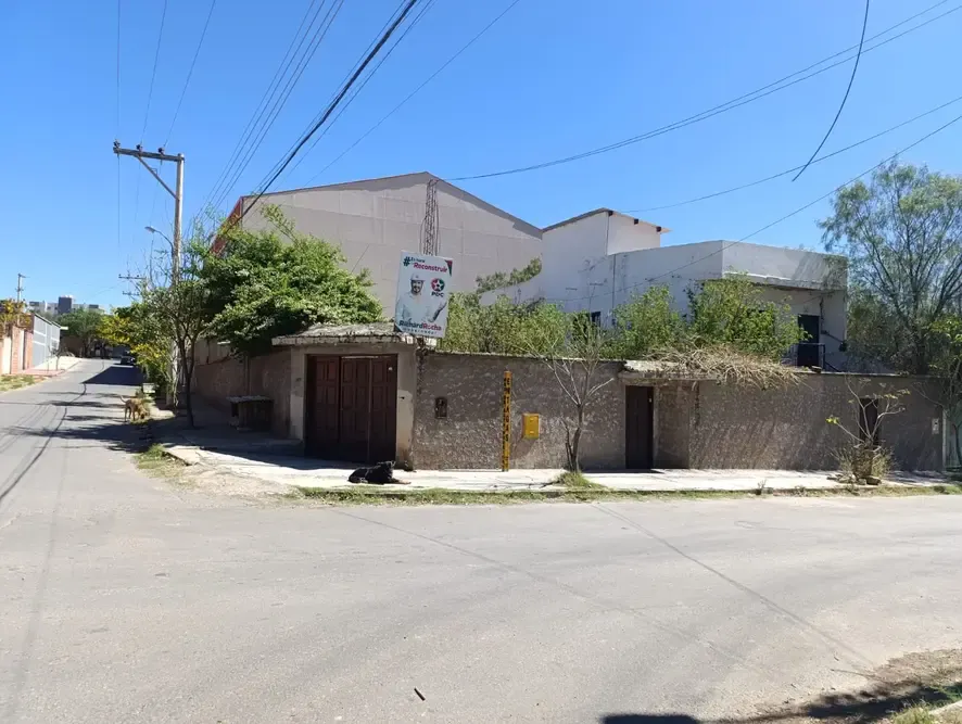 Foto 4 de 🏠 Casa en Esquina con 544 M² de Terreno – Barrio Simón Bolívar