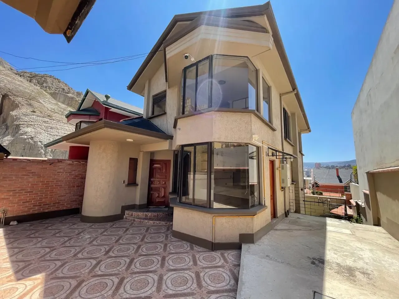 Foto 1 de Casa en Alquiler con Garzonier Totalmente Independiente en Auquisamaña