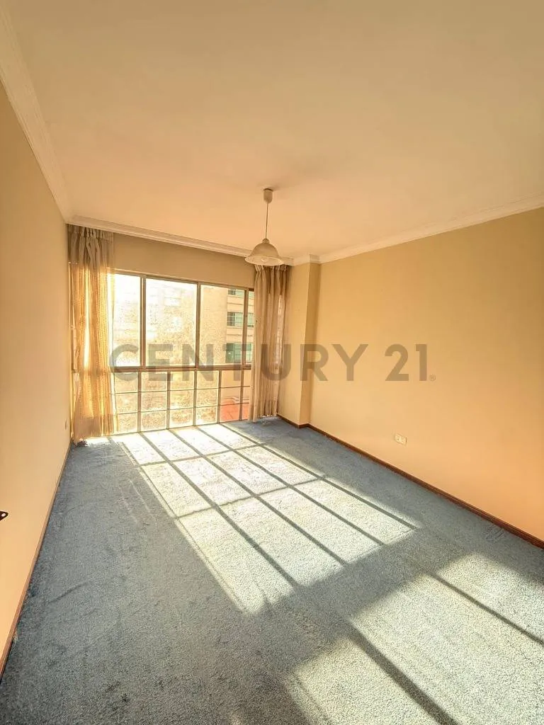 Foto 3 de Venta Departamento de 4 Dormitorios en Sopocachi