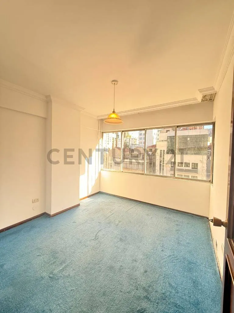 Foto 4 de Venta Departamento de 4 Dormitorios en Sopocachi