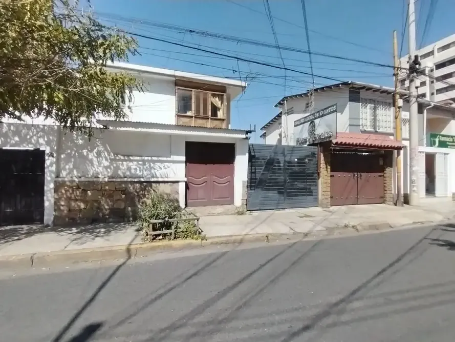 Foto 1 de Casa con Departamento Auxiliar