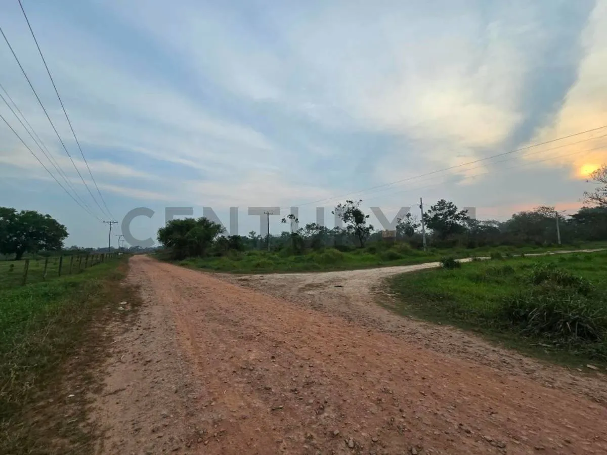 Foto 2 de En Esquina, Excelente Opción para Inversión!!