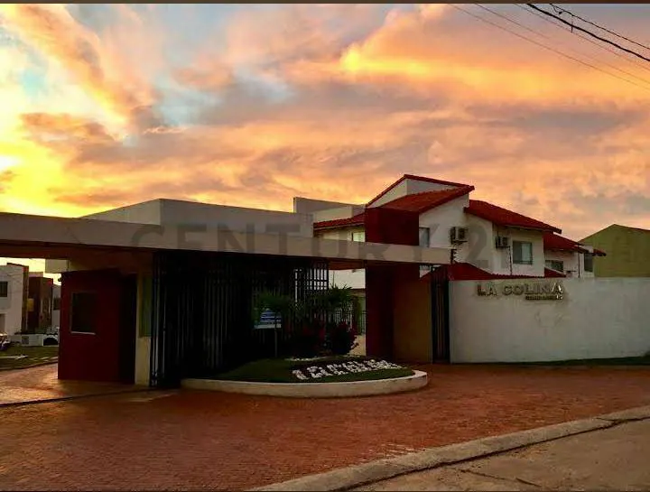 Foto 7 de Casa de 5 Dormitorios en Anticretico Dentro de Urbanizacion Zona Norte