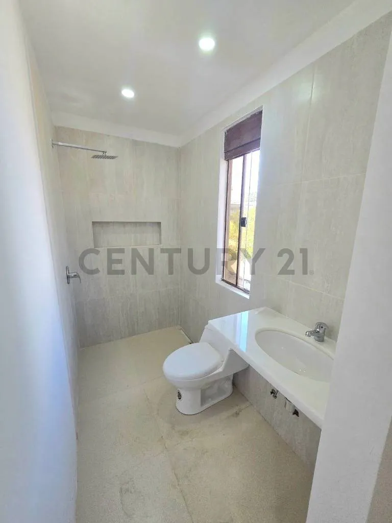Foto 10 de Casa de 5 Dormitorios en Anticretico Dentro de Urbanizacion Zona Norte