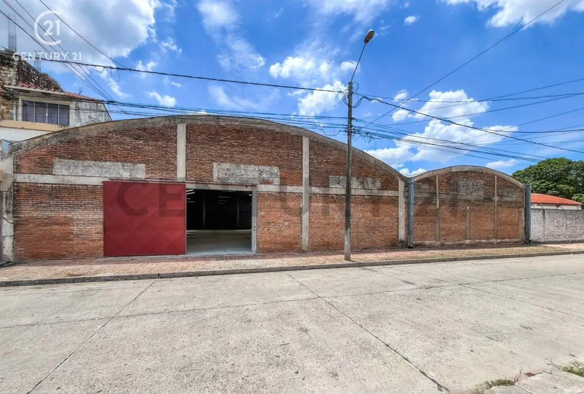Foto 2 de Inmueble en venta - Terreno en Esquina, con galpones