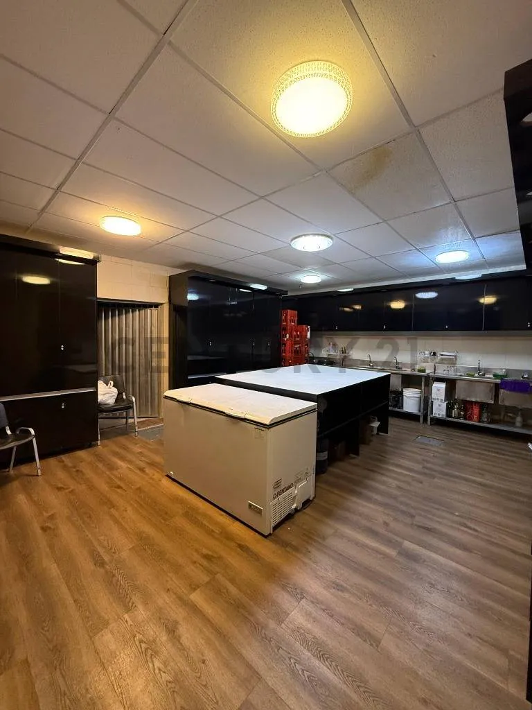Foto 4 de Salon de Lujo + Oficina + Parqueo y Negocio en Venta en Calacoto-Av Ballivian