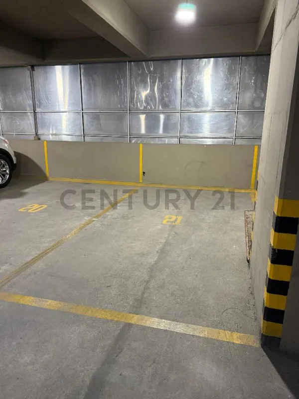 Foto 19 de Salon de Lujo + Oficina + Parqueo y Negocio en Venta en Calacoto-Av Ballivian