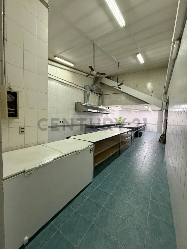 Foto 5 de Salon de Lujo + Oficina + Parqueo y Negocio en Venta en Calacoto-Av Ballivian
