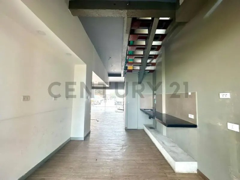 Foto 6 de Local Comercial en Alquiler – Urubó Open Mall