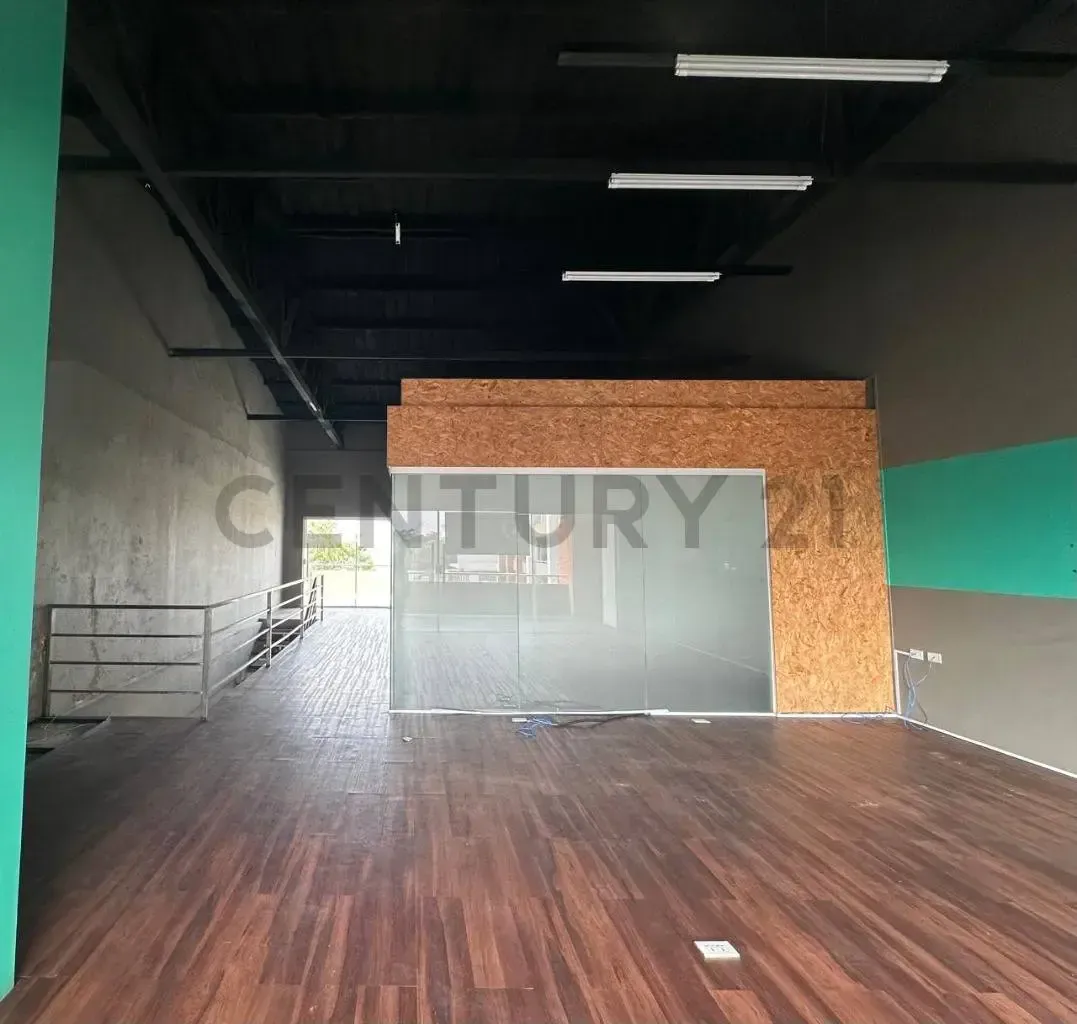 Foto 2 de Local Comercial en Alquiler – Urubó Open Mall