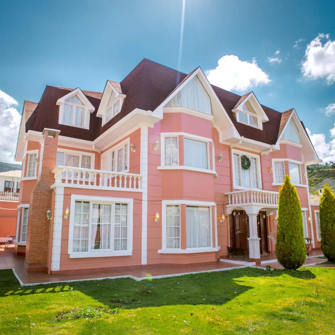 Foto 1 de Amplia Casa en Venta - Achumani, Jardines del Sur