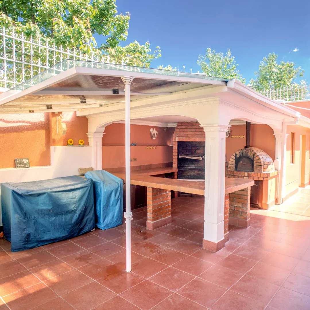Foto 2 de Amplia Casa en Venta - Achumani, Jardines del Sur