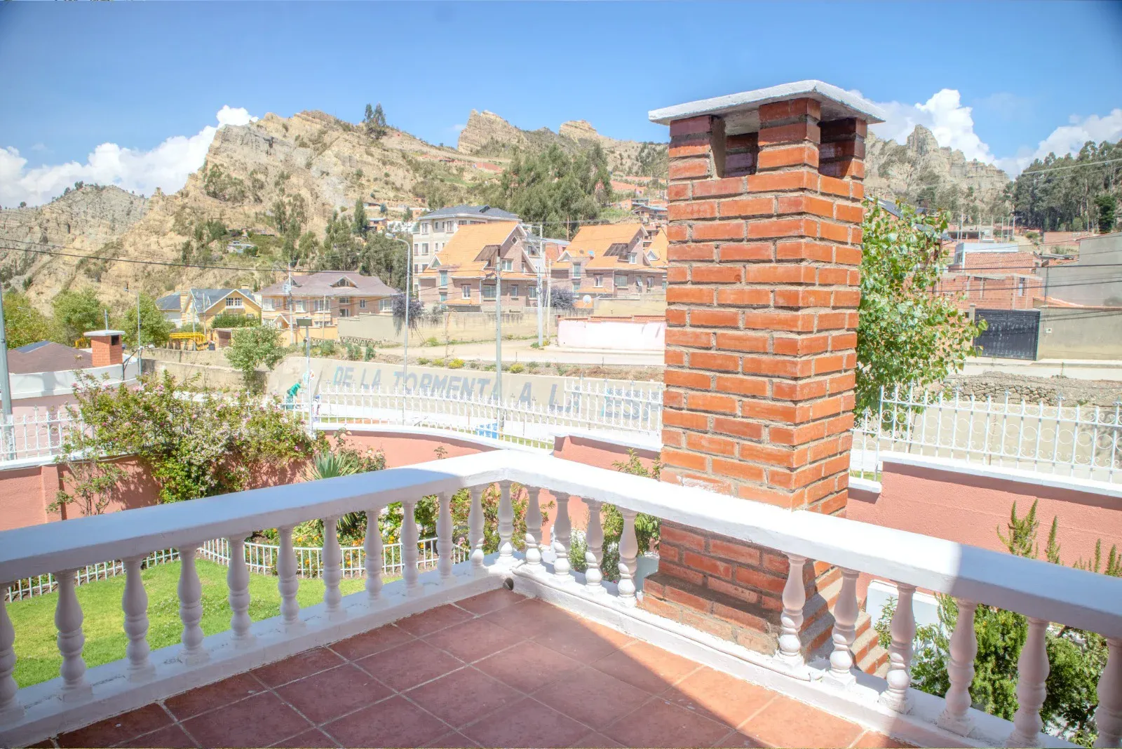Foto 4 de Amplia Casa en Venta - Achumani, Jardines del Sur