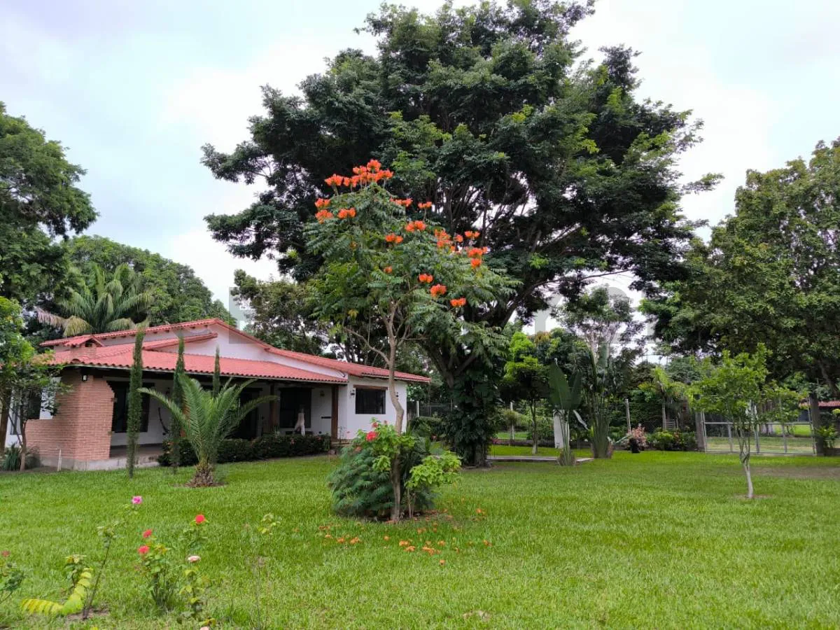 Foto 1 de Casa Quinta / Terreno en Venta – Gran Oportunidad