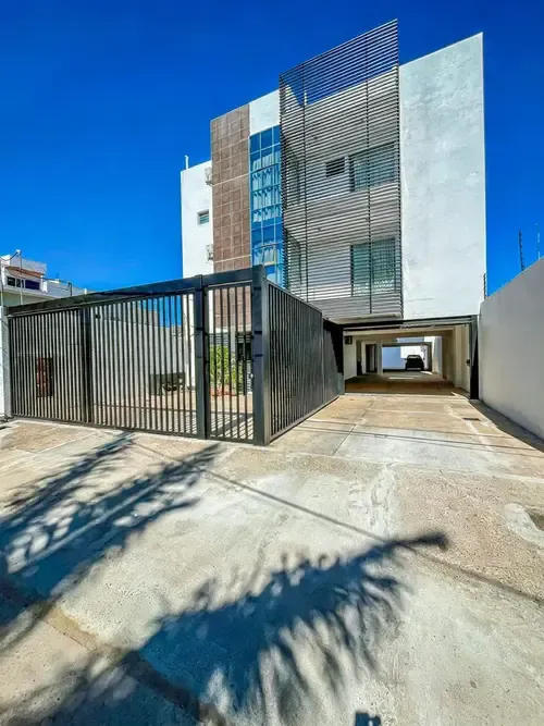 Foto 2 de Edificio en Venta con Viviendas y Local Comercial en Zona Norte entre 4to y 5to Anillo