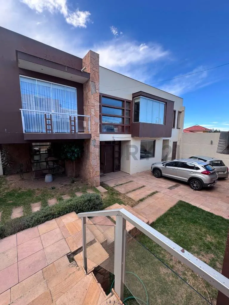 Foto 2 de Hermosa Casa en Venta