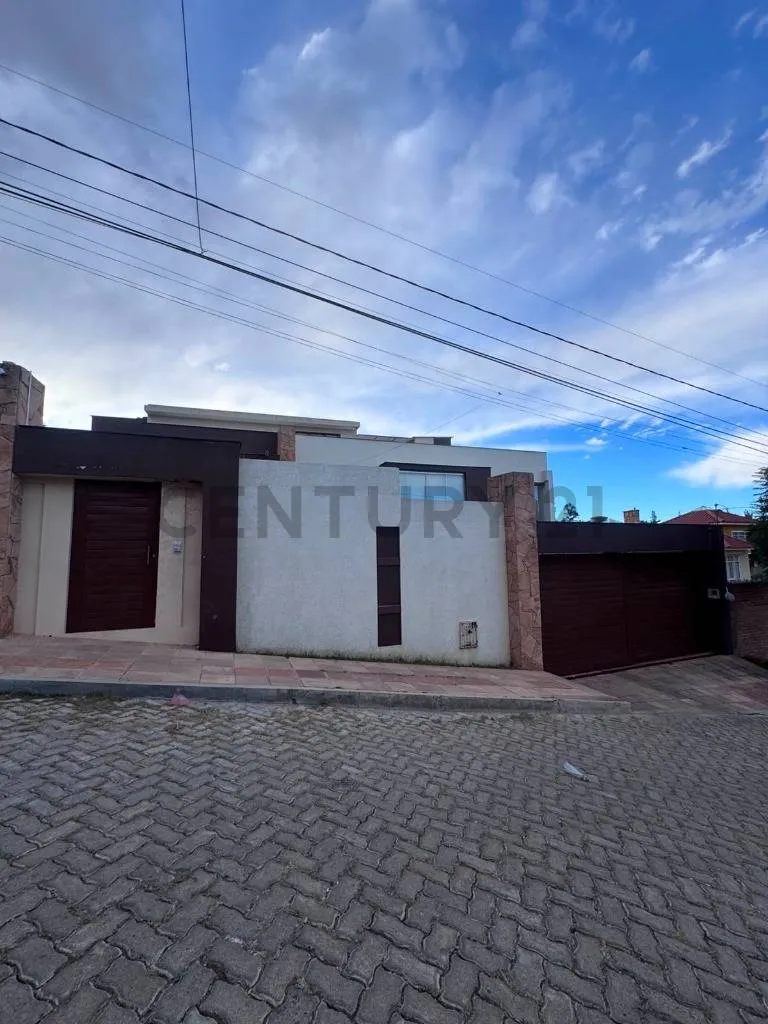 Foto 1 de Hermosa Casa en Venta