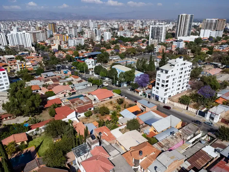 Foto 11 de Sobre avenida Atahuallpa terreno comercial en venta