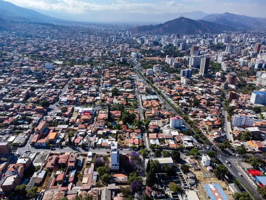 Foto 5 de Sobre avenida Atahuallpa terreno comercial en venta