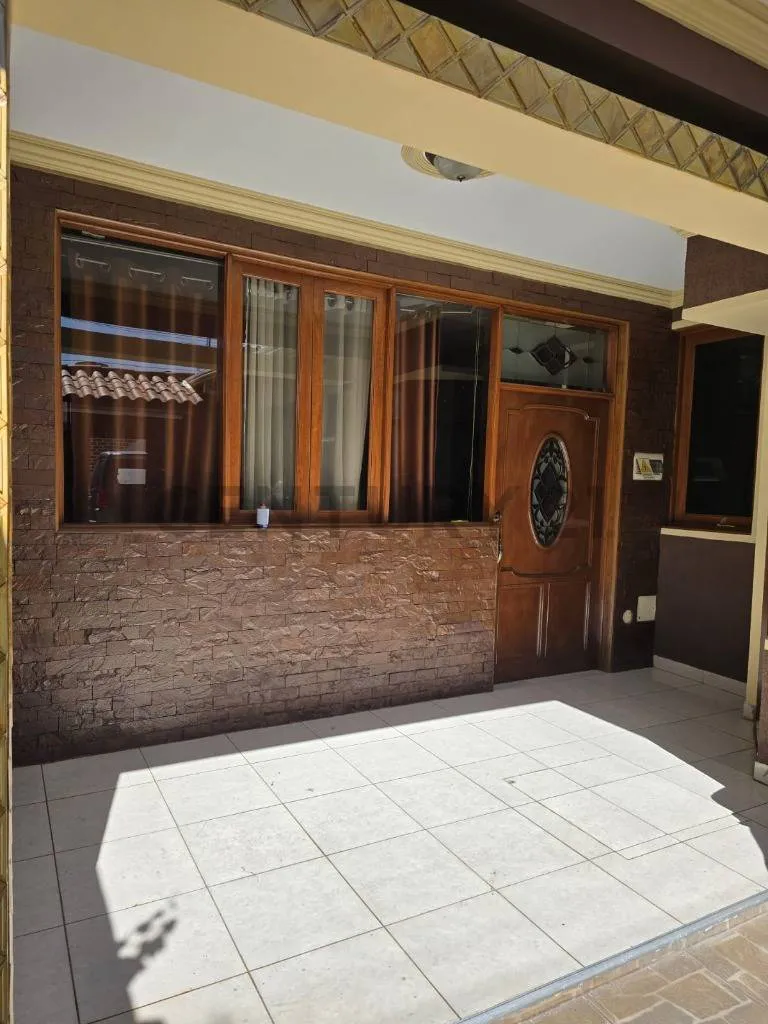 Foto 2 de Casa con Tienda en Venta – Zona Loreto