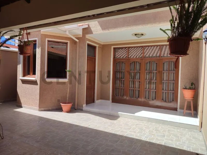 Foto 13 de Casa con Tienda en Venta – Zona Loreto