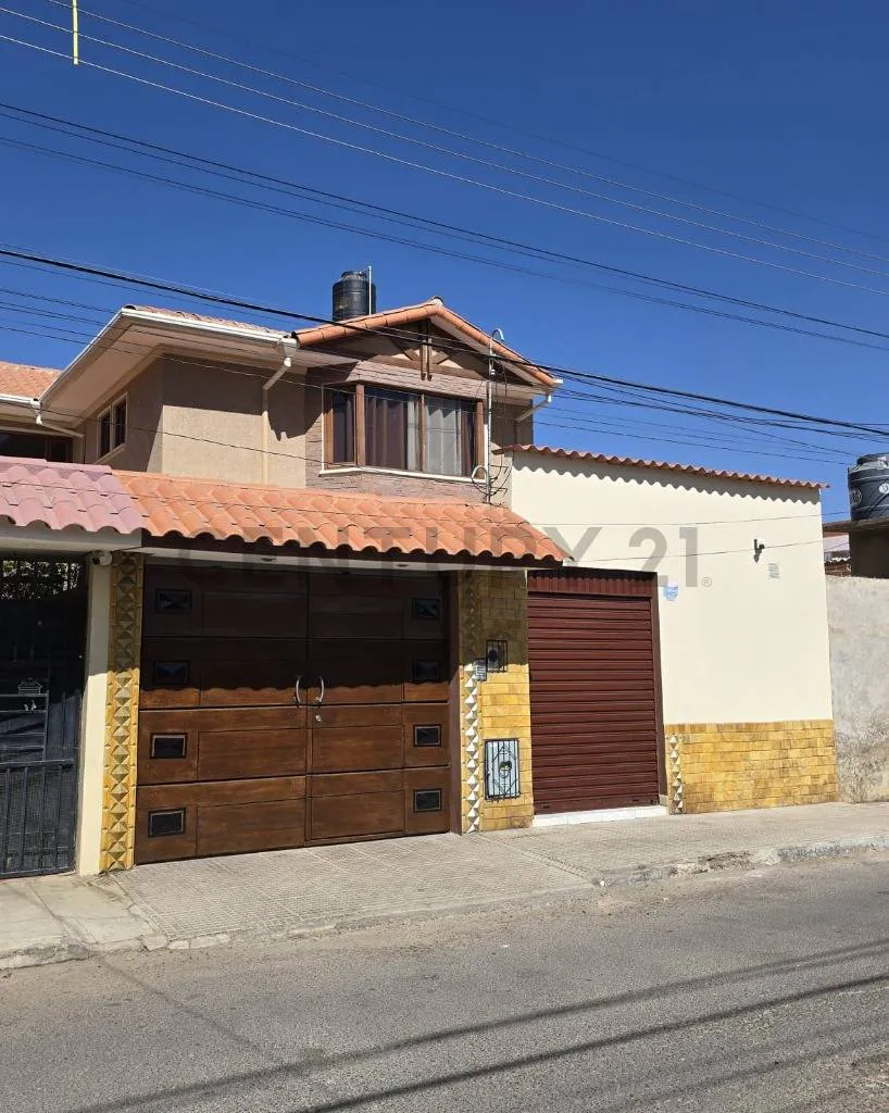 Foto 1 de Casa con Tienda en Venta – Zona Loreto