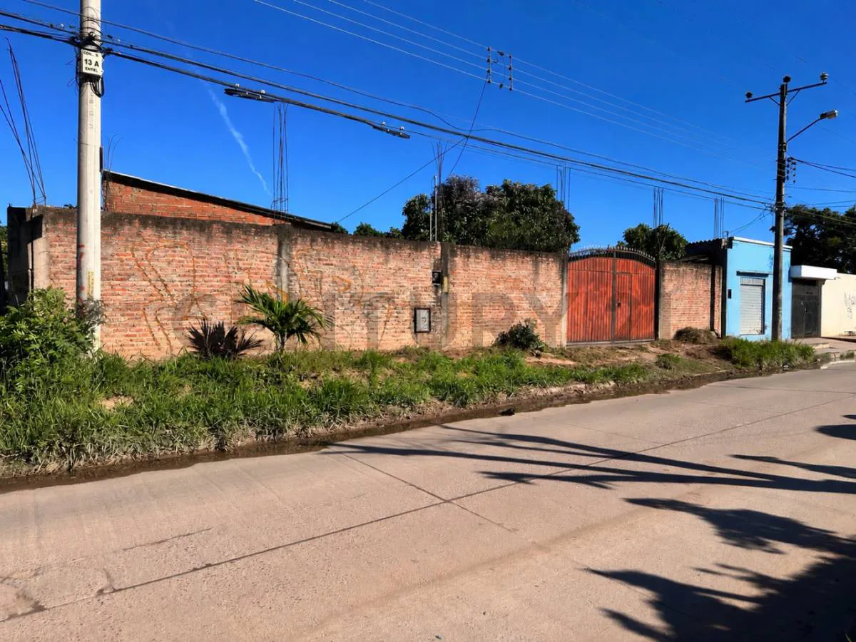 Foto 1 de Terreno en venta entre 8vo y noveno anillo av radial 10