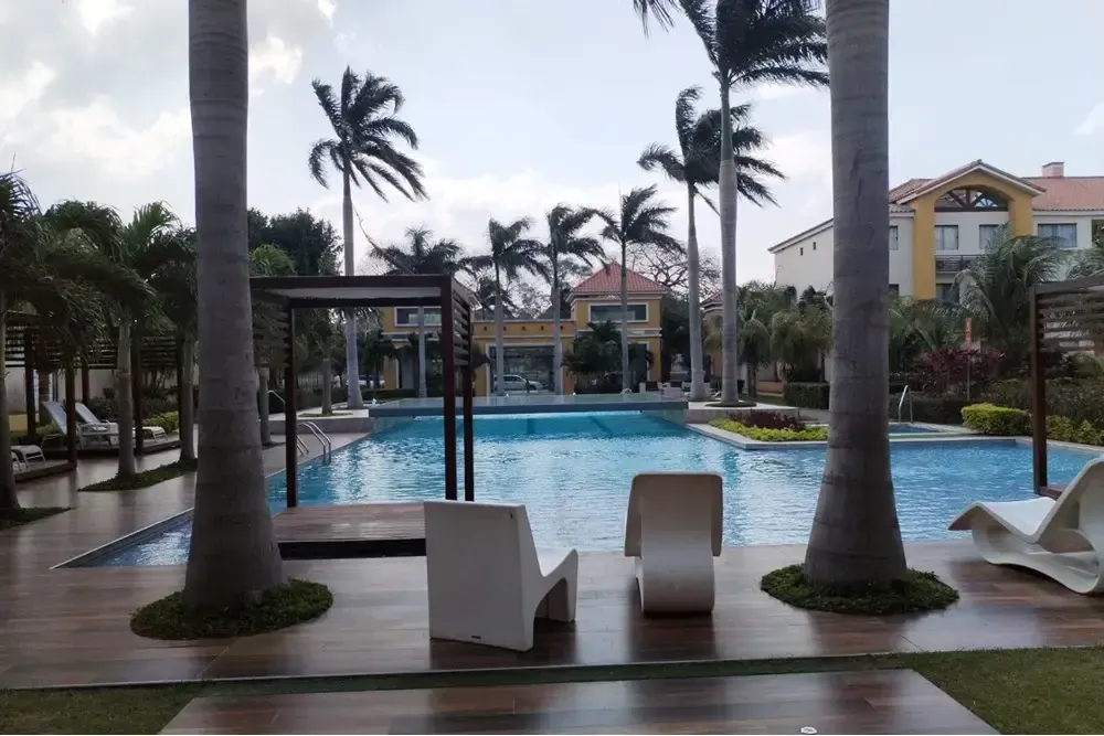 Foto 1 de Departamento en anticrético de 2 dormitorios con piscina, parqueo y seguridad