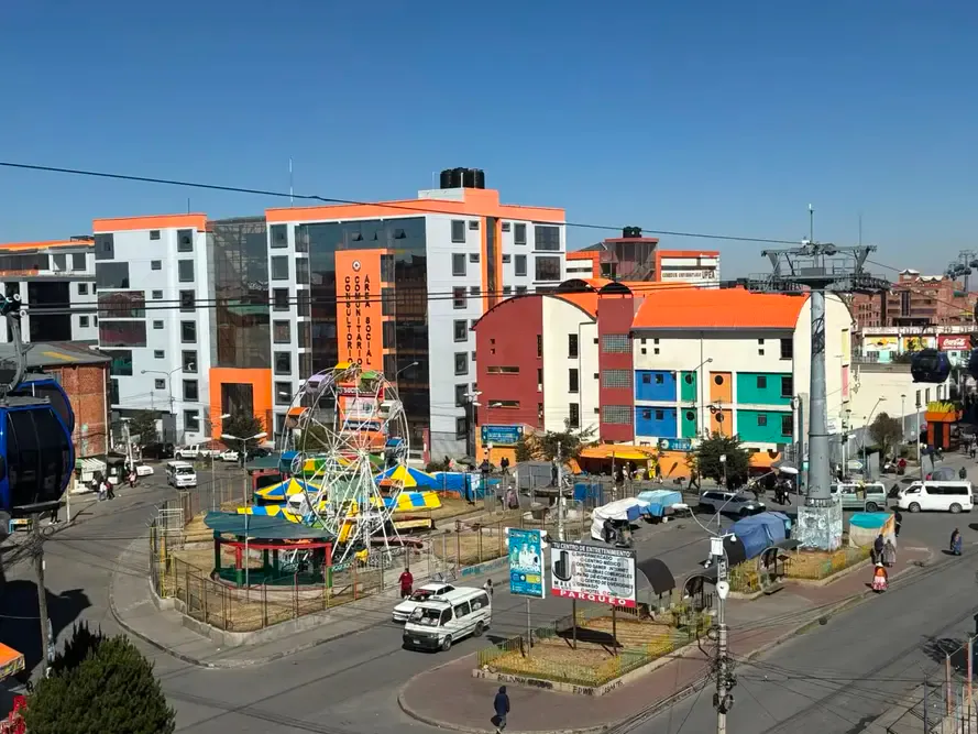 Foto 13 de Casa Comercial en Venta en La Av. 16 de Julio -Elalto